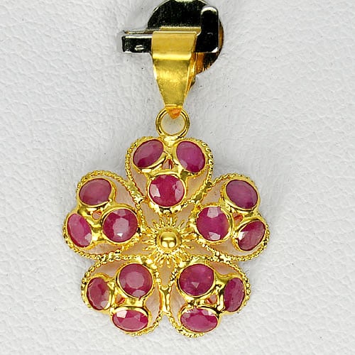 Natural Purplish Pink Ruby Gemstones with18K Yellow Gold Jewelry Pendant 0.79 Grams: Jewelry Setting Metal: 18K Yellow Gold Jewelry Weight: 0.79 Grams. Gemstones Details Product ID: 202200272 Product Name: Gold Jewelry Pendant Gemstone: Total Gem Weight: 1.39 CT. Gems Size: 2.5 x 2.5 