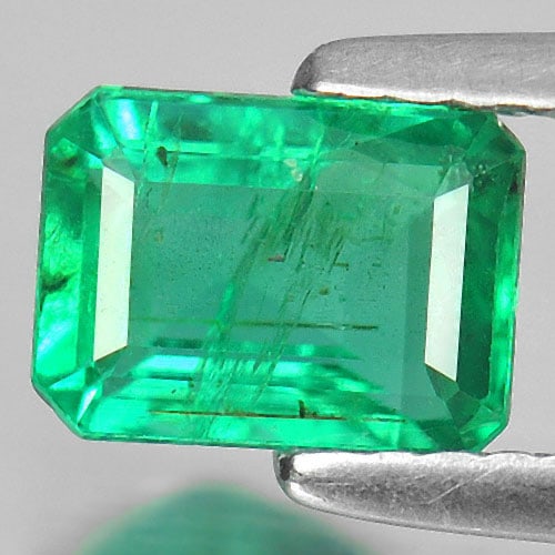 Natural Green Emerald Gemstones 0.93 Ct. Octagon Shape 6.84 x 5.04 Mm.: Product ID: 802403667 Product Name: Natural Emerald Weight: 0.93 CT. Size: 6.84 x 5.04 x 3.37 MM. Shape: Octagon Color: Green Clarity:SI1 Luster: Good Gems Origin: Columbia Treatment: Unheated Crystal