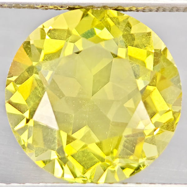 Natural Yellow Lemon Quartz Gemstone 4.78 Ct. Round Shape 11.1 Mm.: Product ID: 805530148 Product Name: Natural Quartz Weight: 4.78 CT. Size: 11.1 x 11.1 x 7 MM. Shape: Round Shape Color: Yellow Lemon Clarity:VSI Luster: Good Gems Origin: Brazil Treatment: Unheated Cr