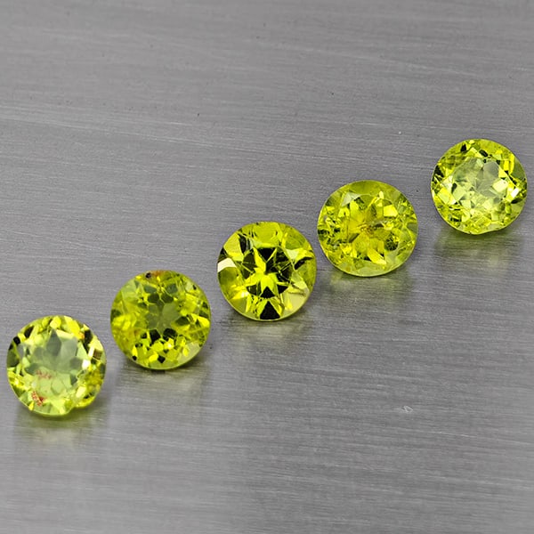 Natural Green Peridot Gemstones 4.71 Ct. 5 Pcs Round Shape 6.1 Mm.: Product ID: 805317777 Product Name: Natural Peridot Weight: 4.71 CT. Size: 6.1 x 6.1 x 4 MM. Shape: Round Color: Green Clarity:SI1 Luster: Good Gems Origin: Pakistan Treatment: Unheated Crystal Struct