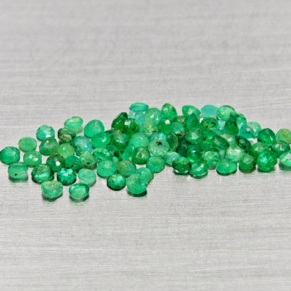 Natural Green Emerald Gemstones 1.41 Ct. 100 Pcs. Round Shape 1.5 Mm.: Product ID: 802404777 Product Name: Natural Emerald Weight: 1.41 CT. Size: 1.5 x 1.5 x 1 MM. Shape: Round Color: Green Clarity:SI1 Luster: Good Gems Origin: Columbia Treatment: Unheated Crystal Struct