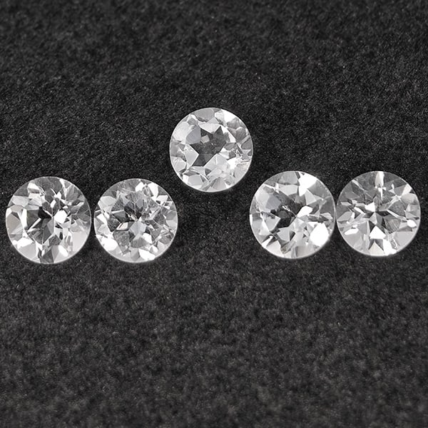 Natural White Topaz Gemstones 5.07 Ct. 5 Pcs. Round Shape 6.2 Mm.: Product ID: 807168816 Product Name: Natural Topaz Weight: 5.07 CT. Size: 6.2 x 6.2 x 4 MM. Shape: Round Color: White Clarity:VSI Luster: Good Gems Origin: Brazil Treatment: Unheated Crystal Structure: