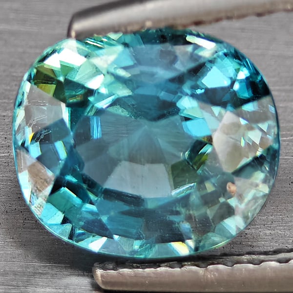 Natural Blue Zircon Gemstones 3.65 Ct. Oval Shape 8.7 x 7.8 Mm. (1 of 3)