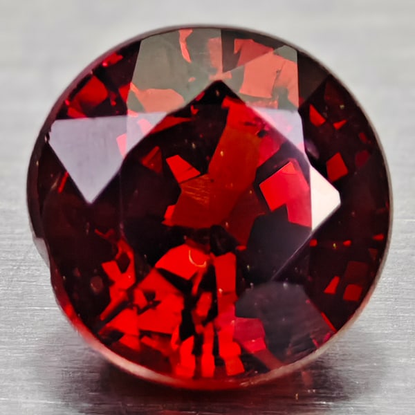 Natural Red Spessatite Garnet Gemstones 0.94 Ct. Round Shape 5.3 Mm.: Product ID: 102907969 Product Name: Natural Spessartine Weight: 0.94 CT. Size: 5.3 X 5.3 X 3.9 MM. Shape: Round Color: Red Clarity:VSI-SI Luster: Good Gems Origin: Nigeria Treatment: Unheated Crystal 