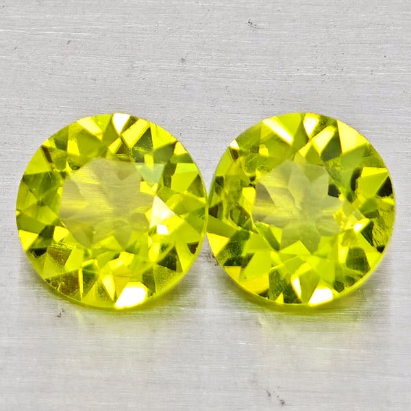 Natural Green Peridot Gemstones 1.70 Ct. 2 Pcs. Round Shape 6 Mm.: Product ID: 805317447 Product Name: Natural Rhodolite Weight: 1.70 CT. Size: 6 x 6 x 3.5 MM. Shape: Round Color: Green Clarity:VSI Luster: Good Gems Origin: Pakistan Treatment: Unheated Crystal Struct