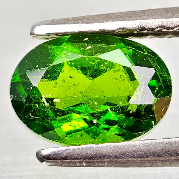 Natural Green Chrome Diopside Gemstones 0.98 Ct. Oval Shape 7.1 x 5 Mm.: Product ID: 801608130 Product Name: Natural Chrome Diopside Weight: 0.98 CT. Size: 7.1 x 5 x 3.6 MM. Shape: Oval Color: Green Clarity:VSI - SI1 Luster: Good Gems Origin: Russia Treatment: Unheated Cry