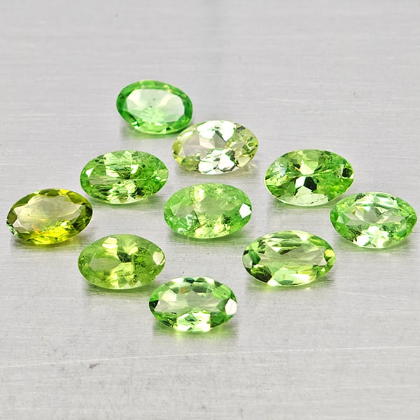 Natural Green Tsavorite Garnet Gemstones 2.12 Ct. 10 Pcs. Oval Shape: Product ID: 803005074 Product Name: Natural Tsavorite Weight: 2.12 CT. Size: 5 x 3.2 x 2.5 to 4.9 x 3 x 1.7 MM. Shape: Oval Shape Color: Green Clarity:SI Luster: Good Gems Origin: Tanzania Treatment: 
