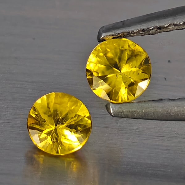 Natural Yellow Songea Sapphire Gemstones 0.36 Ct. 2 Pcs. Round Diamond Cut 3.5 Mm.: Product ID: 806130507 Product Name: Natural Blue Sapphire Weight: 0.36 CT. Size: 3.5 x 3.5 x 2.2 MM. Shape: Round Diamond Cut Color: Yellow Clarity:SI1 Luster: Good Gems Origin: Tanzania Treatment: He