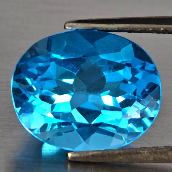 Natural Gemstone Swiss Blue Topaz Gemstones 4.64 Ct. Oval Shape: Product ID: 807160561 Product Name: Natural Blue Topaz Weight: 4.64 CT. Size: 11 x 9 x 6.3 MM. Shape: Oval Color: Blue Clarity:VVS Luster: Good Gems Origin: Brazil Treatment: Treated Crystal Structure