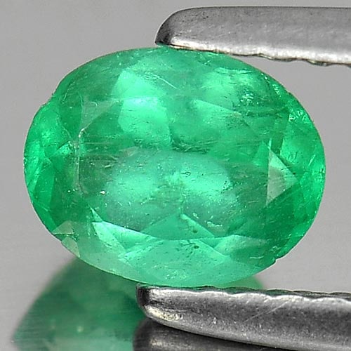 Natural Green Emerald Gemstones 0.65 Ct. Oval Shape 6.4 x 5.1 Mm. (1 of 3)