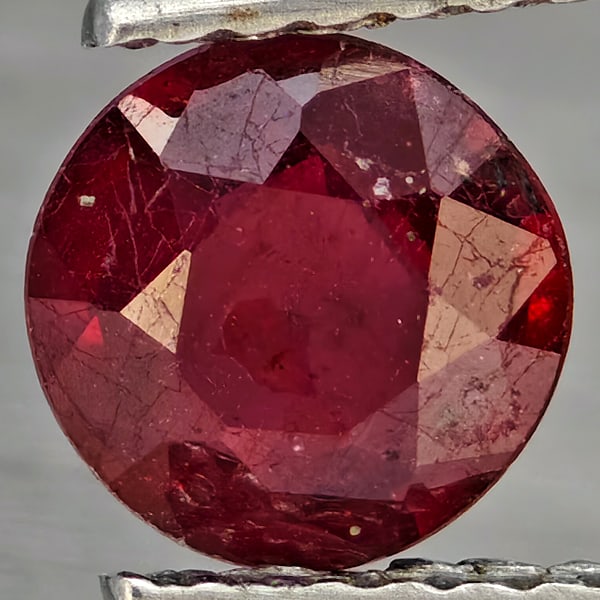 Natural Pinkish Red Ruby Gemstones 0.93 Ct. Round Shape 6 Mm. (1 of 3)