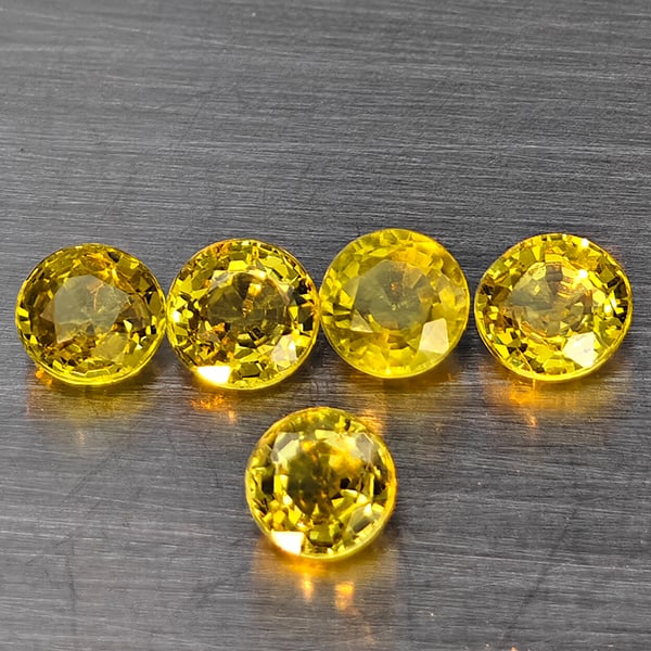 Natural Greenish Yellow Sphene Gemstones Rainbow Spark 1.23 Ct. 5 Pcs. Round Shape 3.8 Mm.: Product ID: 806509349 Product Name: Natural Sphene Weight: 1.23 CT. Size: 3.8 x 3.8 x 2.3 MM. Shape: Round Shape Color: Greenish Yellow Titanium Ranibow Spark Clarity:SI1 Luster: Good Gems Origin: Mad
