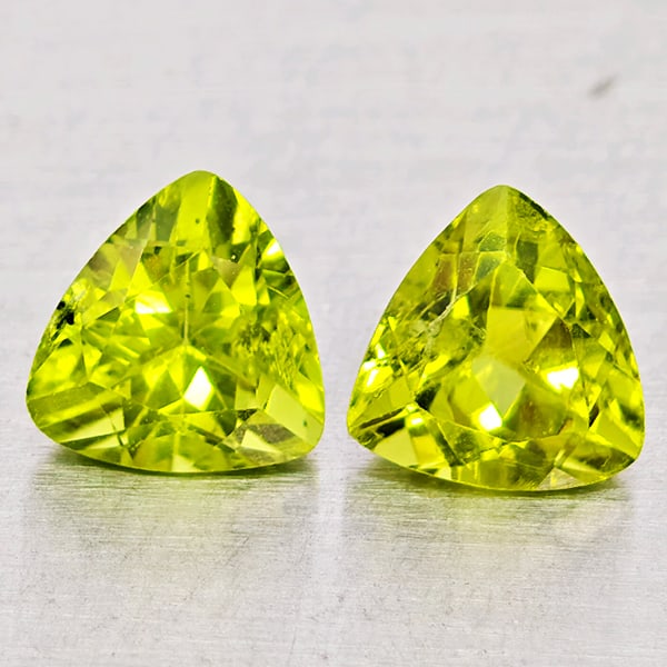 Natural Green Peridot Gemstones 1.80 Ct. 2 Pcs. Trilliant Shape 6 Mm.: Product ID: 805317540 Product Name: Natural Peridot Weight: 1.80 CT. Size: 6 x 6 x 4 MM. Shape: Trilliant Color: Green Clarity:SI1 Luster: Good Gems Origin: Pakistan Treatment: Unheated Crystal Struct