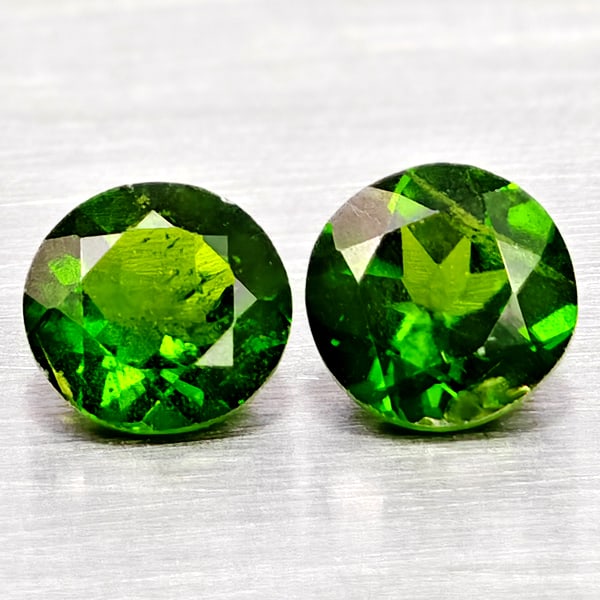 Natural Green Chrome Diopside Gemstones 1.06 Ct. 2 Pcs Round Shape 5.1 Mm: Product ID: 801608019 Product Name: Natural Chrome Diopside Weight: 1.06 CT. Size: 5.1 x 5.1 x 3.2 MM. Shape: Round Color: Green Clarity:VSI - SI1 Luster: Very Good Gems Origin: Russia Treatment: Unhe
