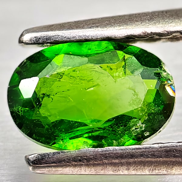 Natural Green Chrome Diopside Gemstones 0.52 Ct. Oval Shape 6.1 x 4.1 Mm.: Product ID: 801608170 Product Name: Natural Chrome Diopside Weight: 0.52 CT. Size: 6.1 x 4.1 x 2.5 MM. Shape: Oval Color: Green Clarity:VSI - SI1 Luster: Good Gems Origin: Russia Treatment: Unheated C