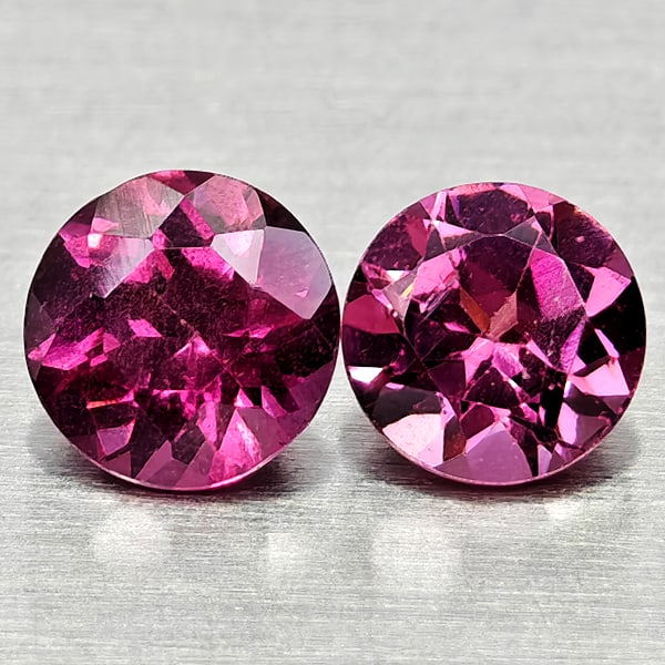 Natural Purplish Pink Rhodolite Garnet Gemstones 0.85 Ct. 2 Pcs. Round Shape 4.6 Mm.: Product ID: 802936850 Product Name: Natural Rhodolite Weight: 0.85 CT. Size: 4.6 x 4.6 x 3 MM. Shape: Round Color: Purplish Pink Clarity:VSI Luster: Good Gems Origin: Madagascar Treatment: Unheated Cr