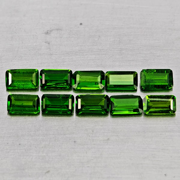 Natural Green Chrome Diopside Gemstones 2.54 Ct. 10 Pcs. Octagon Shape 5.2 x 3 Mm.: Product ID: 801608231 Product Name: Natural Chrome Diopside Weight: 2.54 CT. Size: 5.2 x 3 x 1.8 MM. Shape: Octagon Color: Green Clarity:SI1 Luster: Good Gems Origin: Russia Treatment: Unheated Crysta