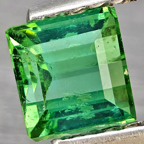 Natural Green Tourmaline Gemstones 0.87 Ct. Square Shape 4.8 x 4.5 Mm.: Product ID: 807251040 Product Name: Natural Tourmaline Weight: 0.87 CT. Size: 4.8 x 4.5 x 4 MM. Shape: Square Color: Green Clarity:SI1 Luster: Good Gems Origin: Nigeria Treatment: Unheated Crystal Str