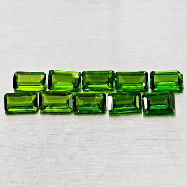 Natural Green Chrome Diopside Gemstones 2.76 Ct. 10 Pcs. Octagon Shape 5.1 x 3.1 Mm.: Product ID: 801608216 Product Name: Natural Chrome Diopside Weight: 2.76 CT. Size: 5.1 x 3.1 x 2.2 MM. Shape: Octagon Color: Green Clarity:SI1 Luster: Good Gems Origin: Russia Treatment: Unheated Crys