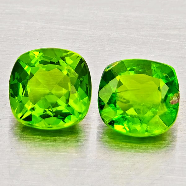 Natural Green Chrome Diopside Gemstones 1.09 Ct. 2 Pcs. Cushion Shape 5 Mm.: Product ID: 801608287 Product Name: Natural Chrome Diopside Weight: 1.09 CT. Size: 5 x 5 x 2.9 MM. Shape: Cushion Shape Color: Green Clarity:SI1 Luster: Good Gems Origin: Russia Treatment: Unheated Cr