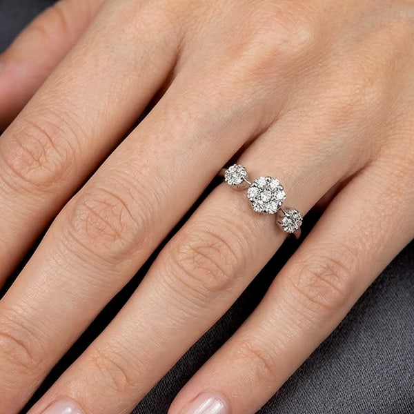 Natural White Diamond With 18K White Gold Ring Jewelry 3.10 Grams Size 6 (1 of 3)