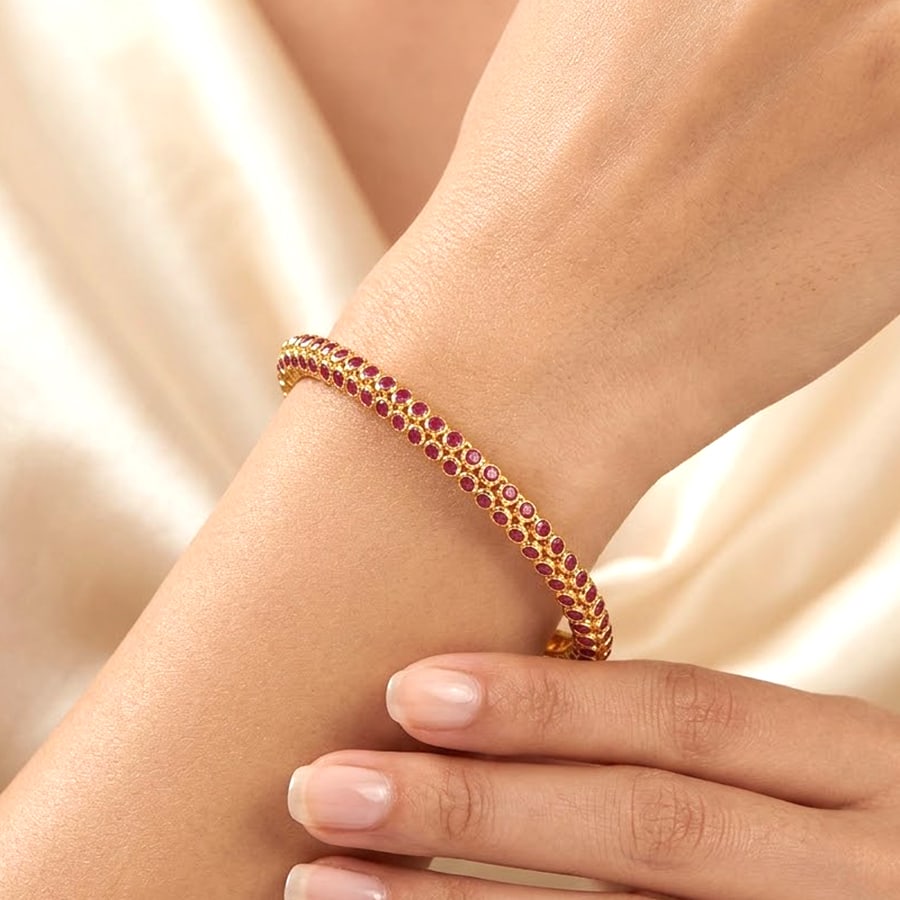Natural Purplish Pink Mogkok Ruby 11.08 Ct. 18K Yellow Gold Bracelet Jewelry 13.20 Grams Length 6.5: Jewelry Setting Metal: 18K Yellow Gold Jewelry Weight: 13.2 Grams. Gemstones Details Product ID: 200200444 Product Name: Gold Jewelry Gemstone: Total Gem Weight: 11.08 CT. Gems Size: 2 x 2 MM. Shape: 