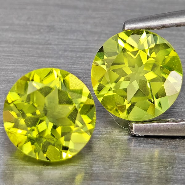 Natural Green Peridot Gemstones 1.21 Ct. 2 Pcs. Round Shape 5.2 Mm.: Product ID: 805317666 Product Name: Natural Peridot Weight: 1.21 CT. Size: 5.2 x 5.2 x 3.5 MM. Shape: Round Color: Green Clarity:VSI Luster: Very Good Gems Origin: Pakistan Treatment: Unheated Crystal