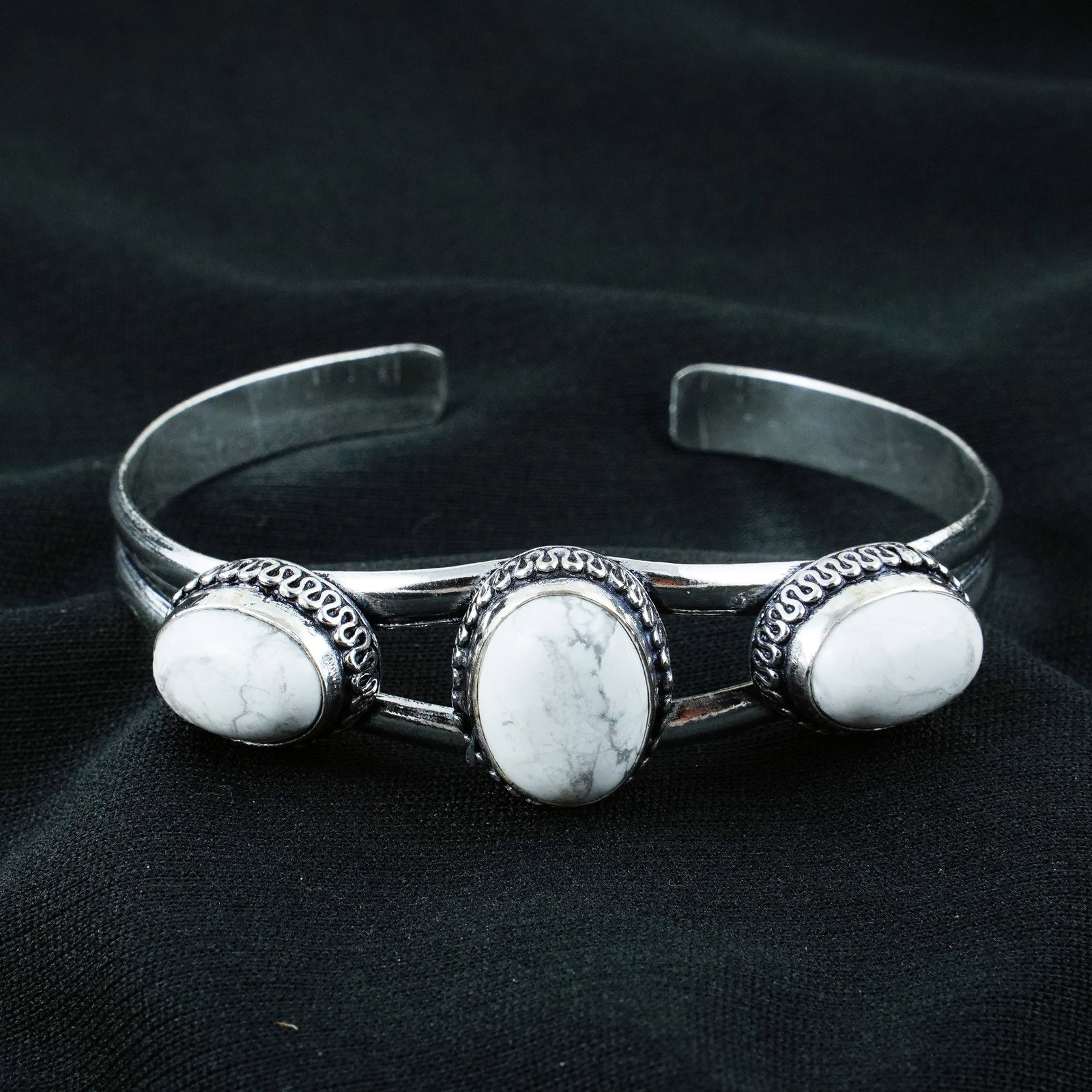 Natural Howlite Sterling Silver Plated Handmade Cuff Bangle: Product ID: 260404131813 Product - Handmade Silver Plated Cuff Bangle Metal - 92.5 Sterling Silver Plated Bangle Size - 6.5x5.5 CM (Adjustable) Gemstone - Howlite Gemstone Origin - Canada Gemstone Siz