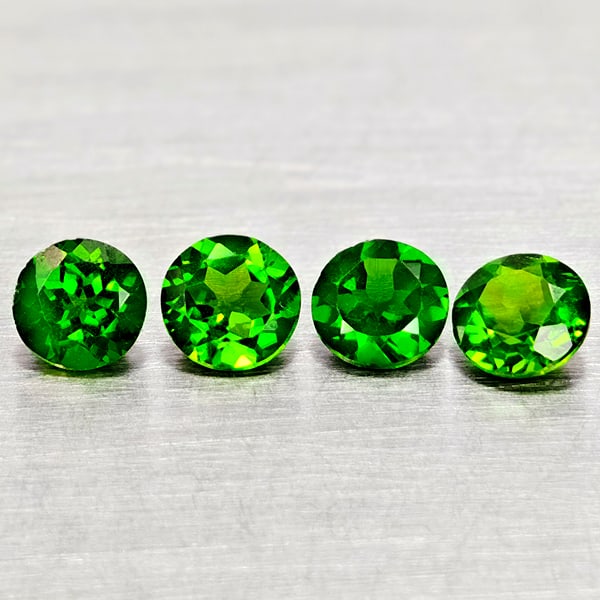 Natural Green Chrome Diopside Gemstones 1.47 Ct. 4 Pcs. Round Shape 4.6 to 2.5 Mm.: Product ID: 801608064 Product Name: Natural Chrome Diopside Weight: 1.47 CT. Size: 4.6 x 4.6 x 2.5 to 4.3 x 4.3 x 3.1 MM. Shape: Round Shape Color: Green Clarity:VSI - SI1 Luster: Good Gems Origin: Ru