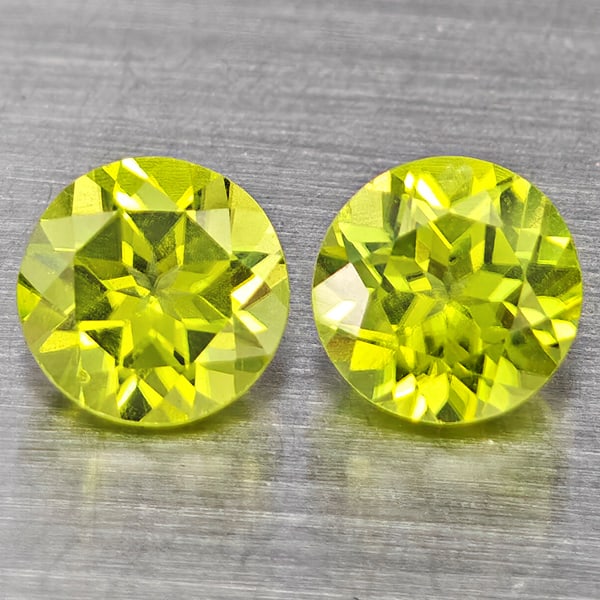 Natural Green Peridot Gemstones 1.27 Ct. 2 Pcs. Round Shape 5.2 Mm.: Product ID: 805317596 Product Name: Natural Peridot Weight: 1.27 CT. Size: 5.2 x 5.2 x 3.6 MM. Shape: Round Color: Green Clarity:VSI Luster: Good Gems Origin: Pakistan Treatment: Unheated Crystal Stru