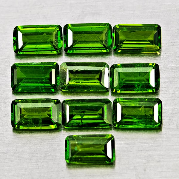 Natural Green Chrome Diopside Gemstones 2.89 Ct. 10 Pcs Octagon Shape 5.3 x 3 Mm: Product ID: 801608234 Product Name: Natural Chrome Diopside Weight: 2.89 CT. Size: 5.3 x 3 x 2 MM. Shape: Octagon Color: Green Clarity:SI1 Luster: Good Gems Origin: Russia Treatment: Unheated Crystal 