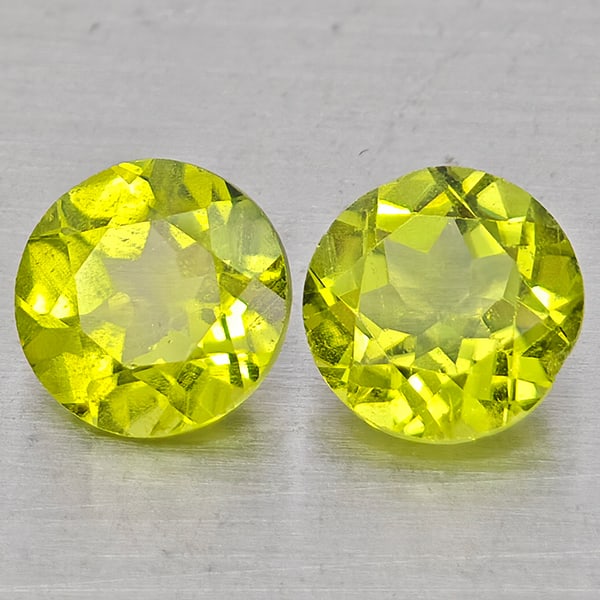 Natural Green Peridot Gemstones 1.63 Ct. 2 Pcs. Round Shape 5.9 Mm.: Product ID: 805317497 Product Name: Natural Rhodolite Weight: 1.63 CT. Size: 5.9 x 5.9 x 3.4 MM. Shape: Round Color: Green Clarity:VSI Luster: Good Gems Origin: Pakistan Treatment: Unheated Crystal St