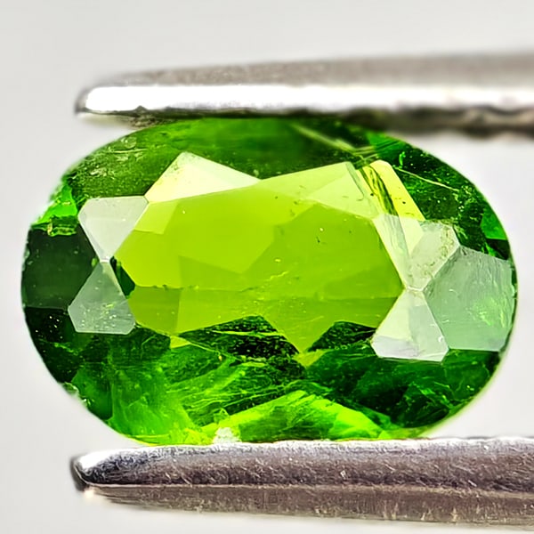 Natural Green Chrome Diopside Gemstones 0.69 Ct. Oval Shape 7 x 5 Mm.: Product ID: 801608140 Product Name: Natural Chrome Diopside Weight: 0.69 CT. Size: 7 x 5 x 2.5 MM. Shape: Oval Color: Green Clarity:VSI - SI1 Luster: Good Gems Origin: Russia Treatment: Unheated Cryst