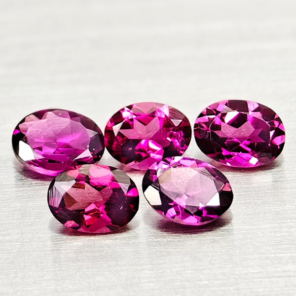 Natural Pink Tourmaline Gemstones 0.69 Ct. 5 Pcs. Oval Shape 4.1 x 3.1 Mm.: Product ID: 807250975 Product Name: Natural Tourmaline Weight: 0.69 CT. Size: 4.1 x 3.1 x 1.6 to 3.9 x 3 x 2 MM. Shape: Oval Color: Pink Clarity:VSI Luster: Good Gems Origin: Nigeria Treatment: Unheat