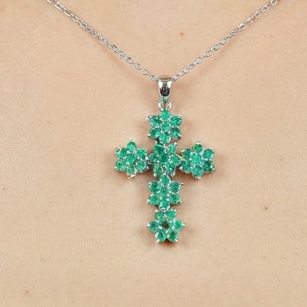 Natural Green Emerald Gemstones with 925 Sterling Silver Pendant Jewelry 3.62 G.: Product ID: 200108307 Product Type: 925 Sterling Silver Fine Jewelry Jewelry Weight: 3.62 Grams. Gemstones Color: Green Metal: Solid Silver 92.5%. Gemstone Detail: At Your Service: At Treasure of Gems