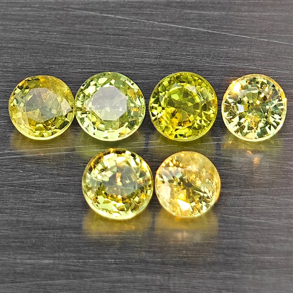 Natural Greenish Yellow Titanium Sphene Gemstones Rainbow Spark 1.43 Ct. 6 Pcs. Round Shape 3.7 Mm.: Product ID: 806509432 Product Name: Natural Sphene Weight: 1.43 CT. Size: 3.7 x 3.7 x 2.3 MM. Shape: Round Shape Color: Greenish Yellow Titanium Rainbow Spark Clarity:SI1 Luster: Good Gems Origin: Mad