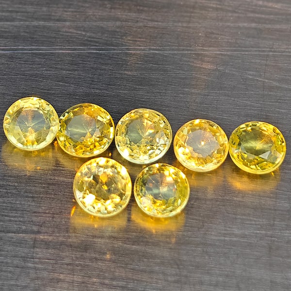 Natural Greenish Yellow Titanium Sphene Gemstones Rainbow Spark 1.46 Ct. 7 Pcs. Round Shape 3.5 Mm.: Product ID: 806509433 Product Name: Natural Sphene Weight: 1.46 CT. Size: 3.5 x 3.5 x 2.1 MM. Shape: Round Shape Color: Greenish Yellow Titanium Rainbow Spark Clarity:SI1 Luster: Good Gems Origin: Mad