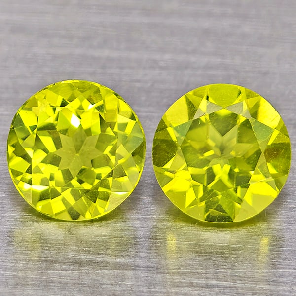 Natural Green Peridot Gemstones 1.23 Ct. 2 Pcs. Round Shape 5.2 Mm.: Product ID: 805317673 Product Name: Natural Weight: 1.23 CT. Size: 5.2 x 5.2 x 3.4 MM. Shape: Round Shape Color: Green Clarity:VSI Luster: Good Gems Origin: Pakistan Treatment: Unheated Crystal Struct