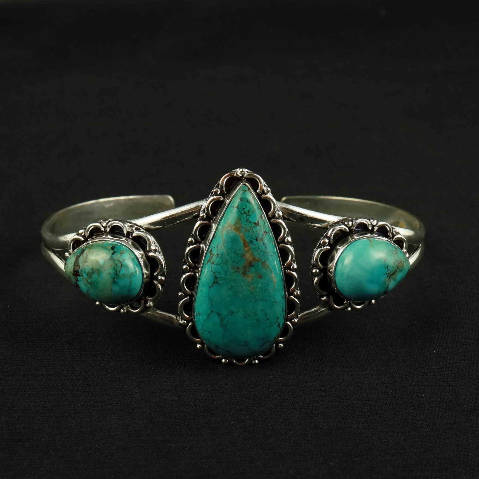 Natural Turquoise Sterling Silver Plated Handmade Cuff Bangle: Product ID: 260522131013 Product - Handmade Silver Plated Cuff Bangle Metal - 92.5 Sterling Silver Plated Bangle Size - 7.5x5.5 CM (Adjustable) Gemstone - Turquoise Gemstone Origin - Tibet Gemstone Si