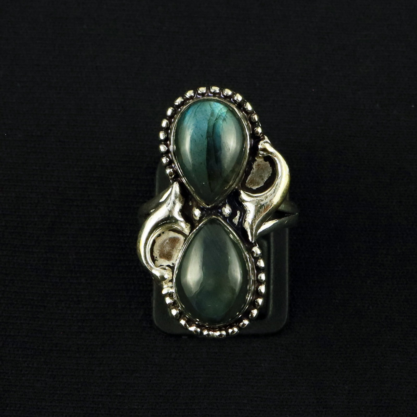 Natural Labradorite Sterling Silver Plated Handmade Ring - 9.5MM: Product ID: 260610144848 Product - Handmade Silver Plated Ring Metal - 92.5 Sterling Silver Plated Ring Size - 9.5MM Gemstone - Labradorite Gemstone Origin - Canada Gemstone Size - 10X14 MM ( 2 Stone 