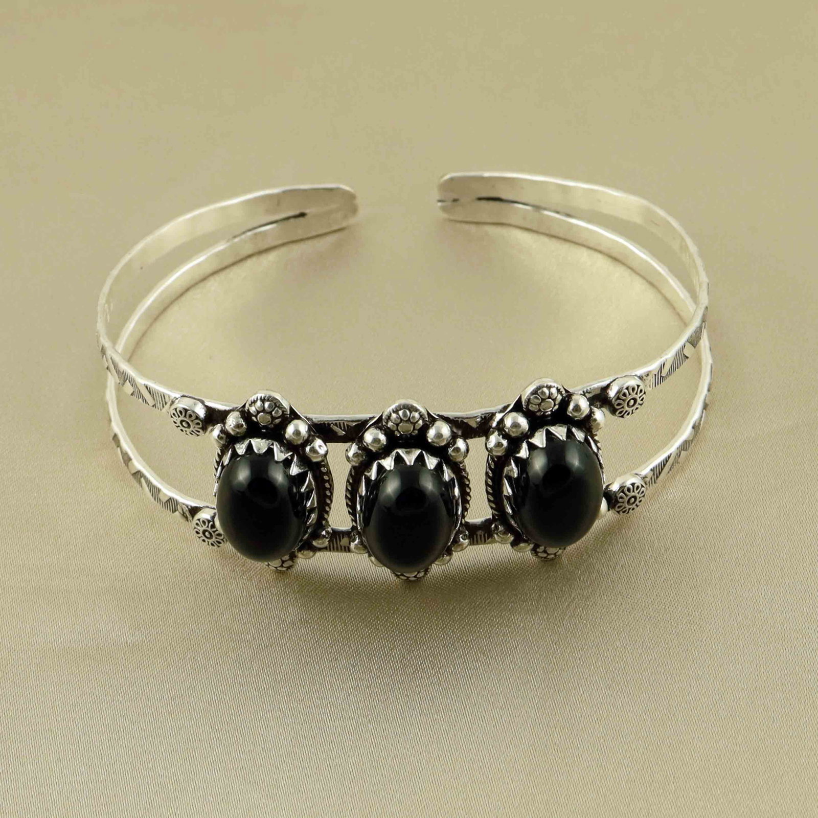 Natural Black Onyx Sterling Silver Plated Handmade Cuff Bangle: Product ID: 260528185019 Product - Handmade Silver Plated Cuff Bangle Metal - 92.5 Sterling Silver Plated Bangle Size - 7x5 CM (Adjustable) Gemstone - Black Onyx Gemstone Origin - India Gemstone Size 