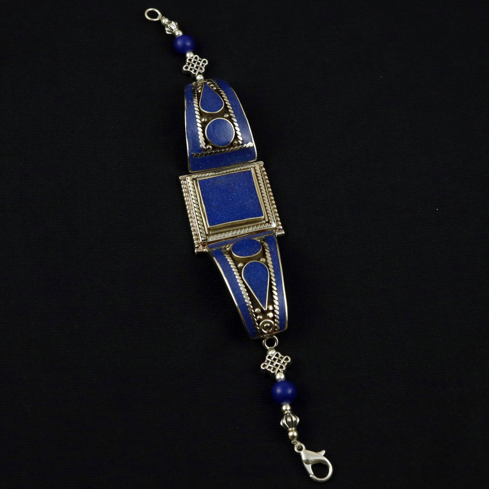 Afghani Lapis Lazuli Handmade Designer Ethnic Bracelet: Product ID: 260517174303 Product - Tibetan Handmade Ethnic Bracelet Gemstone - Natural Lapis Lazuli Size - 7 Inch Weight - 45 Gram Approx Metal - Brass & Copper mix Metal Origin - Nepal Country/Region