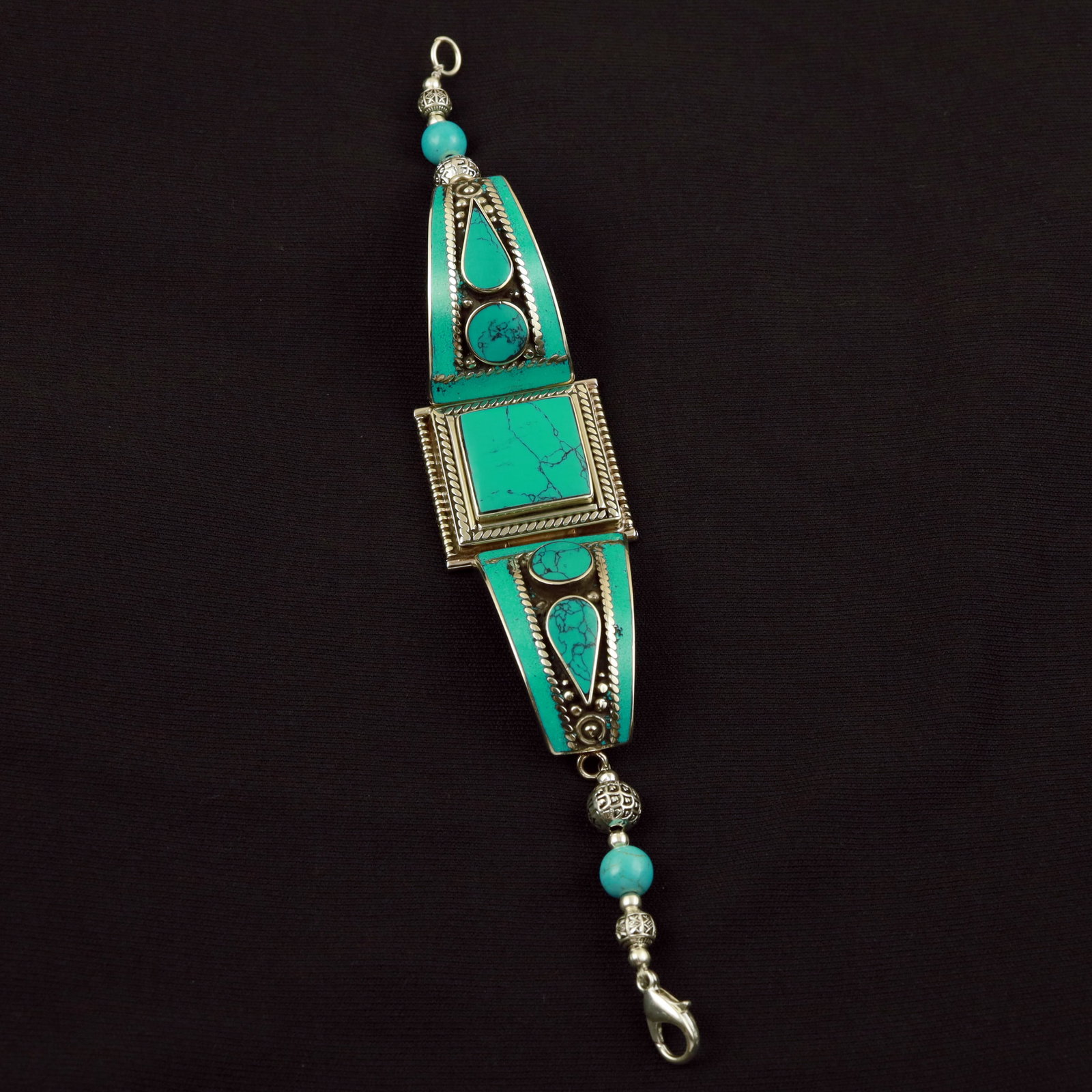 Tibetan Natural Turquoise Handmade Choker Bracelet: Product ID: 260512184646 Product - Tibetan Handmade Ethnic Bracelet Gemstone - Natural Turquoise Size - 7 Inch Weight - 40 Gram Approx Metal - Brass & Copper mix Metal Origin - Nepal Country/Region of