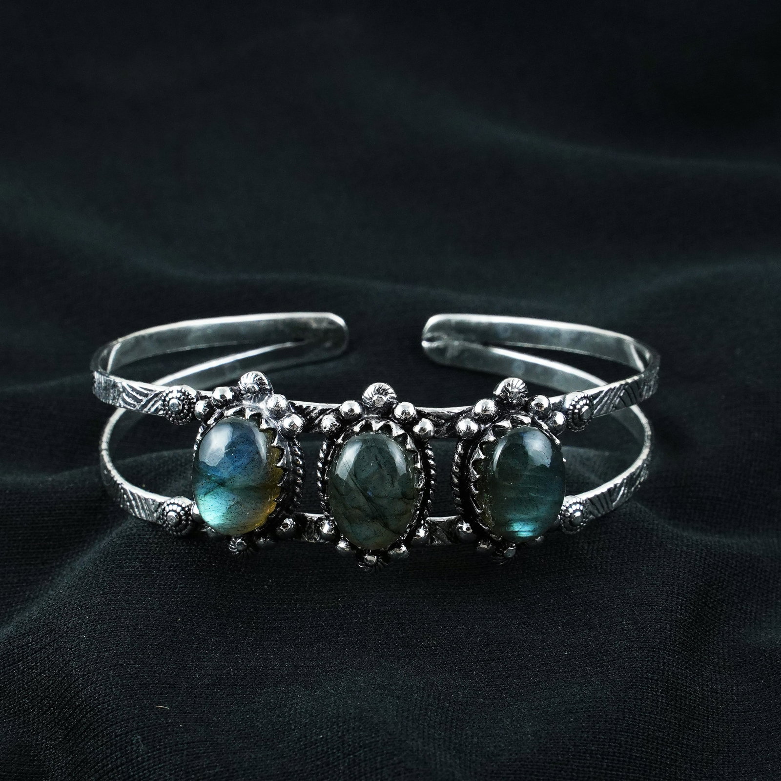 Natural Labradorite Sterling Silver Plated Handmade Cuff Bangle: Product ID: 260404132724 Product - Handmade Silver Plated Cuff Bangle Metal - 92.5 Sterling Silver Plated Bangle Size - 7x5.5 CM (Adjustable) Gemstone - Labradorite Gemstone Origin - Canada Gemstone S