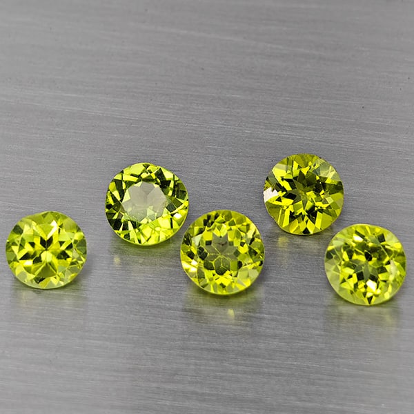 Natural Green Peridot Gemstones 4.19 Ct. 5 Pcs. Round Shape 5.5 Mm.: Product ID: 805317770 Product Name: Natural Peridot Weight: 4.19 CT. Size: 5.5 x 5.5 x 3.8 MM. Shape: Round Color: Green Clarity:SI1 Luster: Good Gems Origin: Pakistan Treatment: Unheated Crystal Stru