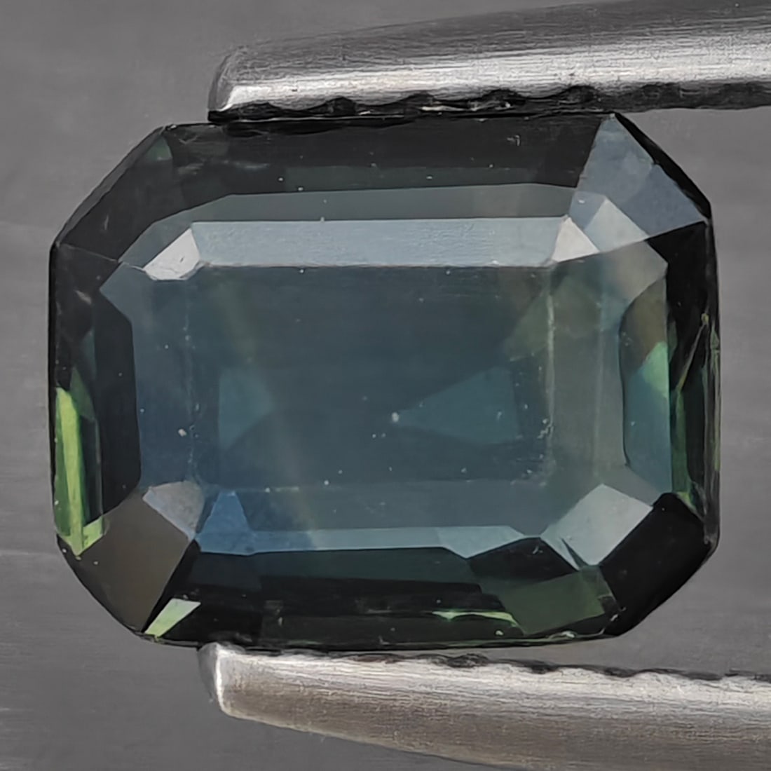 Natural Greenish Yellow Sapphire Gemstones 1.02 Ct. Octagon Shape 7.4 x 5.8 Mm.: Product ID: 806130424 Product Name: Natural Green Sapphire Weight: 1.04 CT. Size: 7.4 x 5.8 x 2.1 MM. Shape: Octagon Color: Greenish Yellow Clarity:SI1 Luster: Good Gems Origin: Thailand Treatment: He