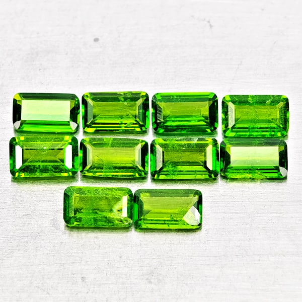 Natural Green Chrome Diopside Gemstones 2.69 Ct. 10 Pcs. Octagon Shape 5.2 x 3 Mm.: Product ID: 801608258 Product Name: Natural Chrome Diopside Weight: 2.69 CT. Size: 5.2 x 3 x 1.9 MM. Shape: Octagon Color: Green Clarity:SI1 Luster: Good Gems Origin: Russia Treatment: Unheated Crysta