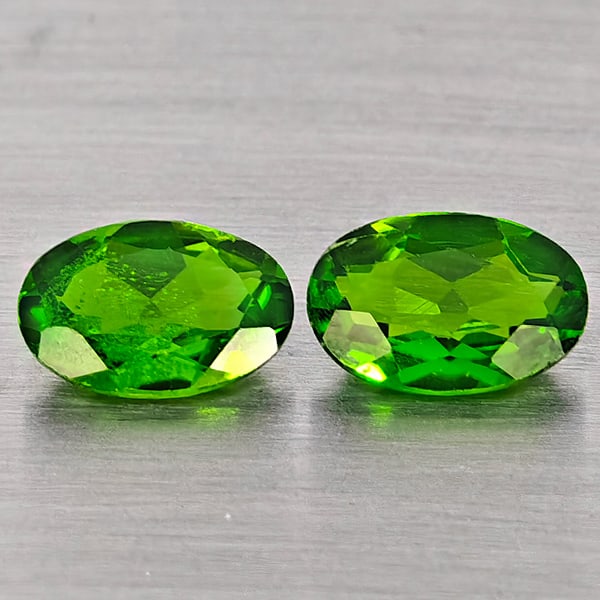 Natural Green Chrome Diopside Gemstones 0.80 Ct. 2 Pcs. Oval Shape 6.1 x 4.1 Mm.: Product ID: 801607900 Product Name: Natural Chrome Diopside Weight: 0.80 CT. Size: 6.1 x 4.1 x 2.1 MM. Shape: Oval Shape Color: Green Clarity:SI1 Luster: Good Gems Origin: Russia Treatment: Unheated C