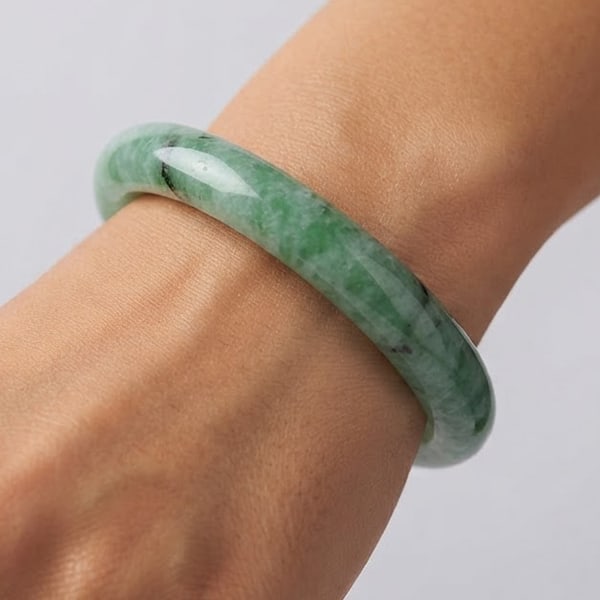 Natural Green Jade Gemstones Bangle 386.82 Ct. Diameter 60 Mm.: Product ID: 819816148 Product Name: Natural Gemstones Weight: 386.82 CT. Size: 75 x 60 x 14.8 MM. Shape: Round Color: Green Clarity:Opaque Luster: Good Gems Origin: Thailand Treatment: Unheated Crysta
