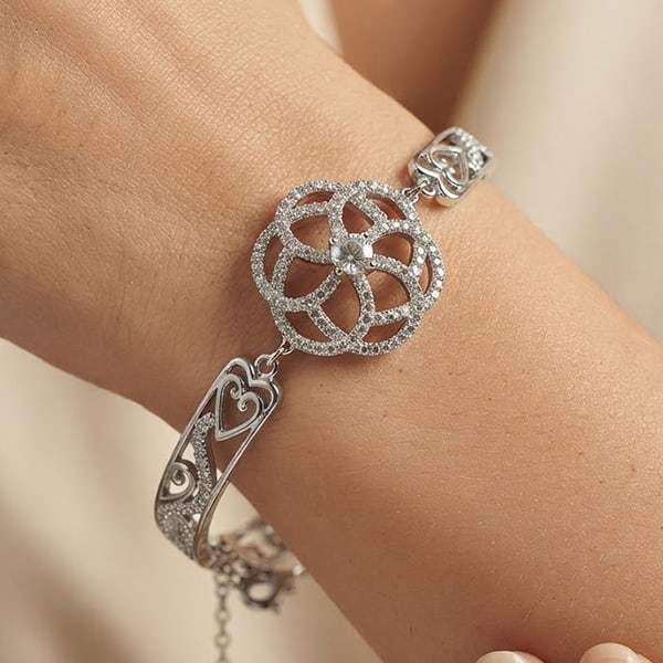 925 Sterling Silver Bangle Jewelry 12.77 Grams Diameter 59 Mm.: Product ID: 280550009 Product Type: 925 Sterling Silver Fine Jewelry Jewelry Weight: 12.77 Grams. Gemstones Color: Silver Metal: Solid Silver 92.5%. Gemstone Detail: Round White CZ Size 5 x 5 Mm. 1 Pc